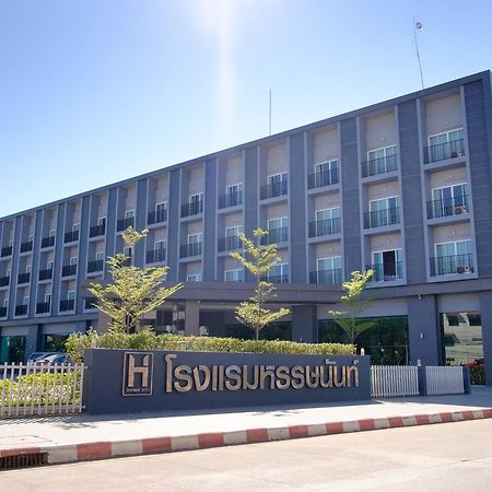 Hansanan Hotel Phitsanulok Exterior photo