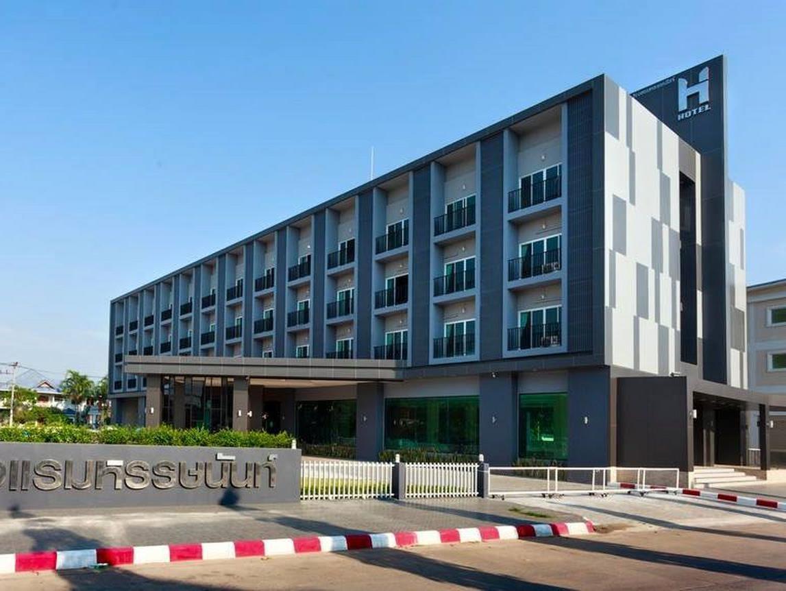 Hansanan Hotel Phitsanulok Exterior photo