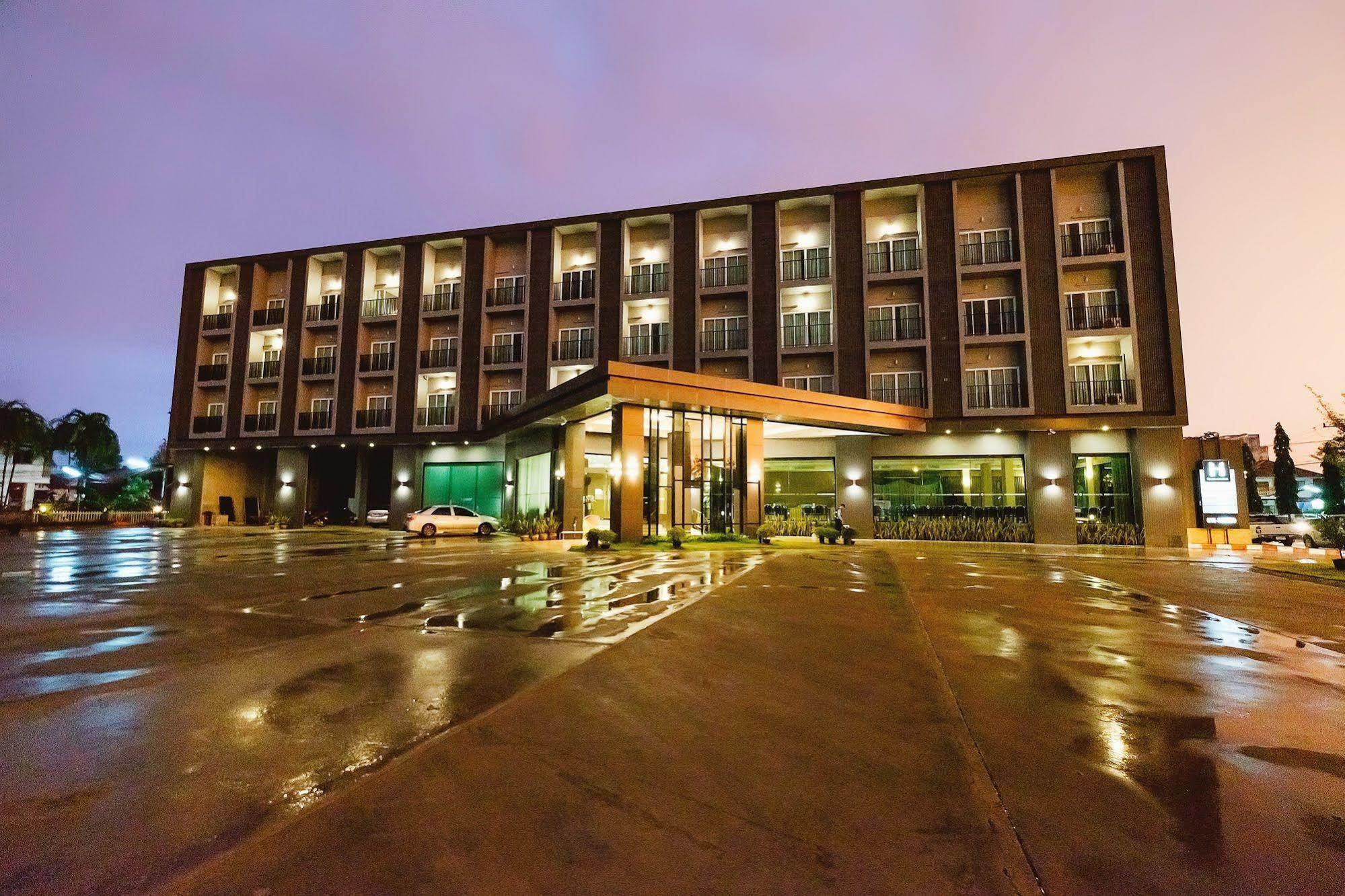 Hansanan Hotel Phitsanulok Exterior photo